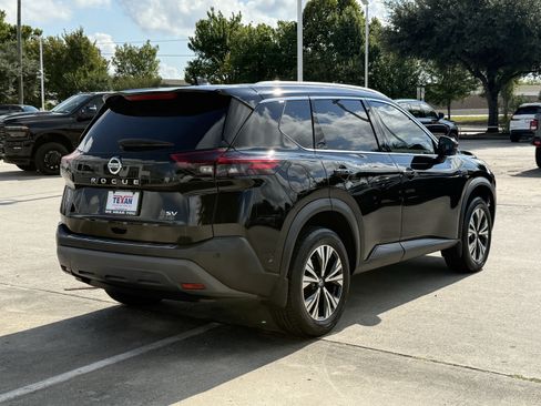 Used 2021 Nissan Rogue SV w/ Premium Package FWD image 5
