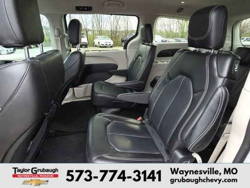 Used 2024 Chrysler Pacifica Touring-L FWD image 27