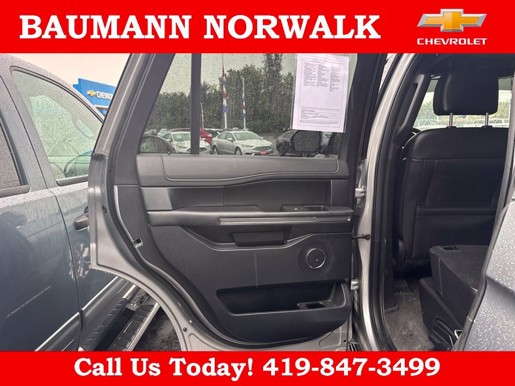 Used 2020 Ford Expedition XLT w/ Equipment Group 202A AWD/4WD image 30