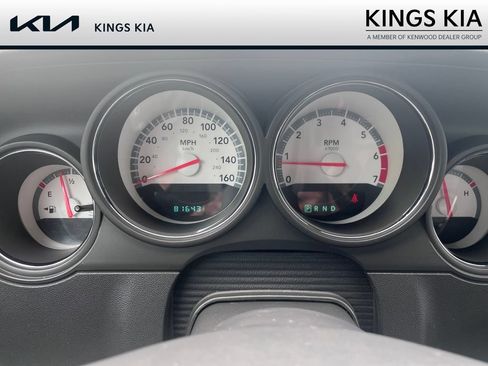 Used 2009 Dodge Challenger R/T RWD image 12