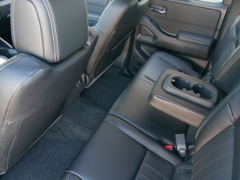 Used 2024 Nissan Frontier SL w/ Technology Package image 29