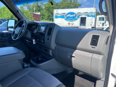Used 2021 Nissan NV 3500 SV RWD image 10