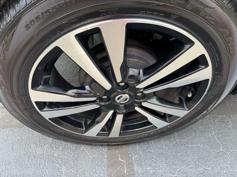 Used 2018 Nissan Kicks SR FWD image 9