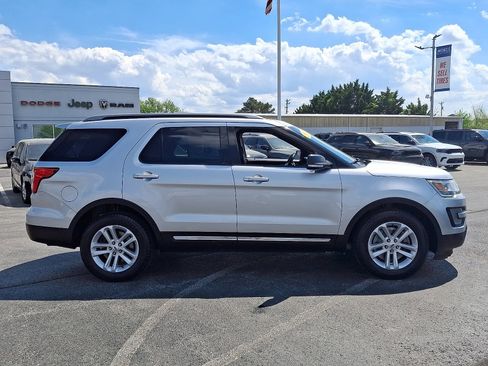 Used 2017 Ford Explorer XLT w/ Equipment Group 201A image 7