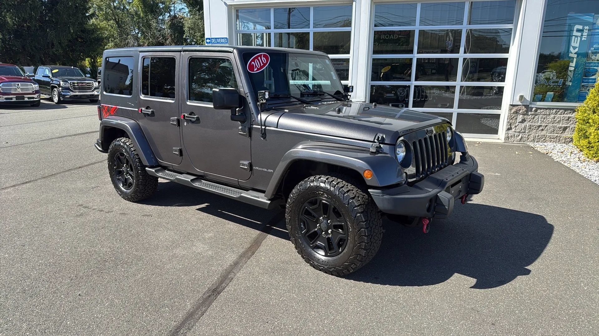Used 2016 Jeep Wrangler Unlimited Sahara AWD/4WD image 16