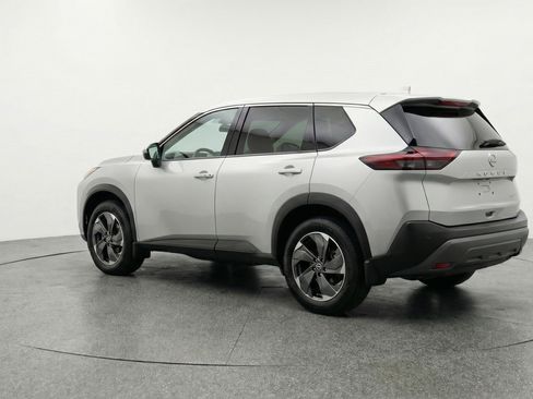 Used 2025 Nissan Rogue SV FWD image 6
