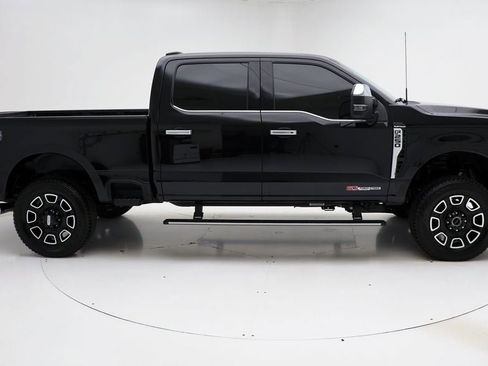 Used 2025 Ford F250 Platinum w/ Platinum Plus Package image 3