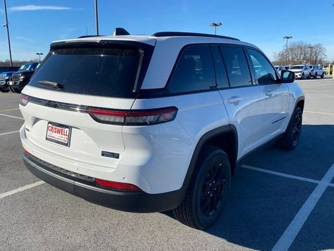 New 2025 Jeep Grand Cherokee Altitude AWD/4WD image 8