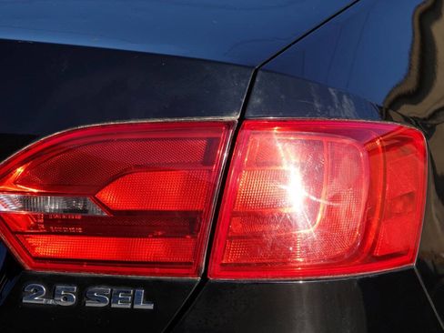 Used 2011 Volkswagen Jetta SEL FWD image 34