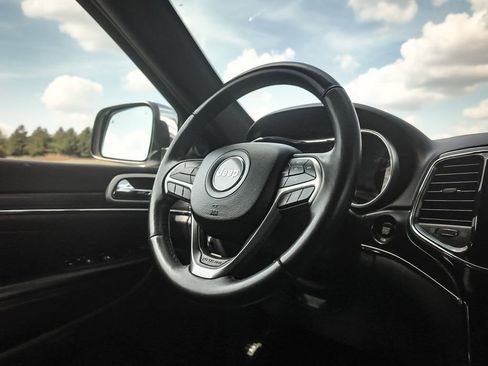 Used 2019 Jeep Grand Cherokee Limited image 5