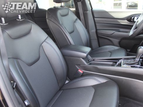 Used 2025 Jeep Compass Latitude w/ Convenience Group AWD/4WD image 28