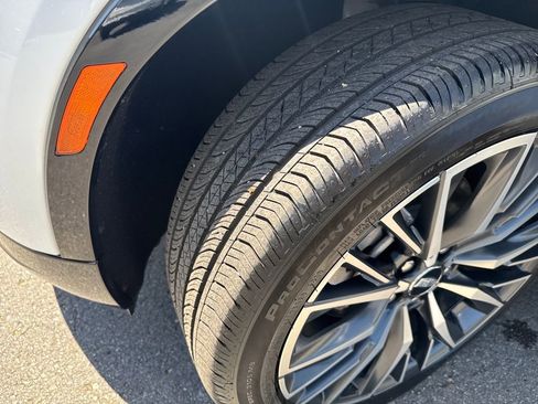 Used 2025 Cadillac XT4 Sport w/ Cold Weather Package FWD image 29