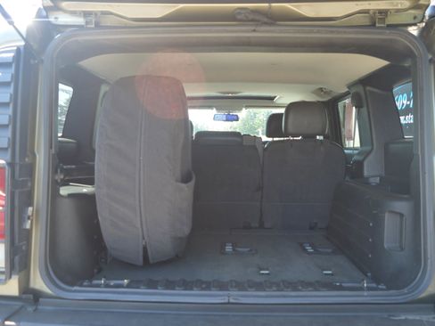 Used 2005 HUMMER H2 w/ Preferred Equipment Group AWD/4WD image 9