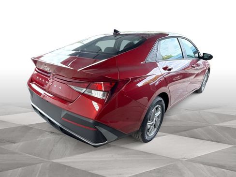 Used 2026 Hyundai Elantra SE FWD image 8