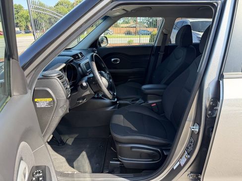 Used 2017 Kia Soul w/ Convenience Package FWD image 11