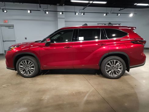 New 2026 Toyota Highlander Platinum AWD/4WD image 4