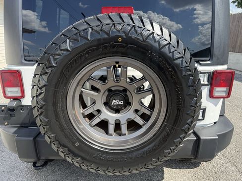Used 2017 Jeep Wrangler Unlimited Sport w/ Quick Order Package 24S AWD/4WD image 12
