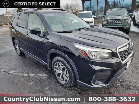 Used 2020 Subaru Forester Premium image 2