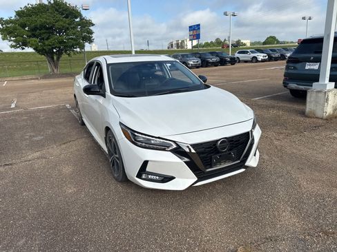 Used 2023 Nissan Sentra SR w/ SR Premium Package image 3