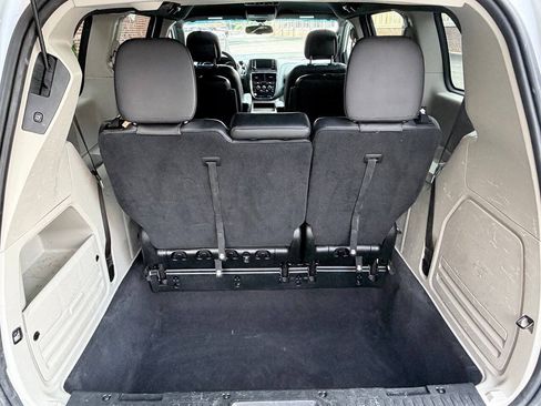Used 2017 Dodge Grand Caravan SXT FWD image 12