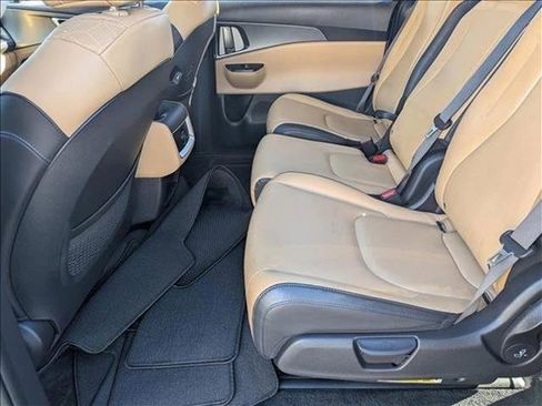 Used 2024 Kia Carnival LX image 17