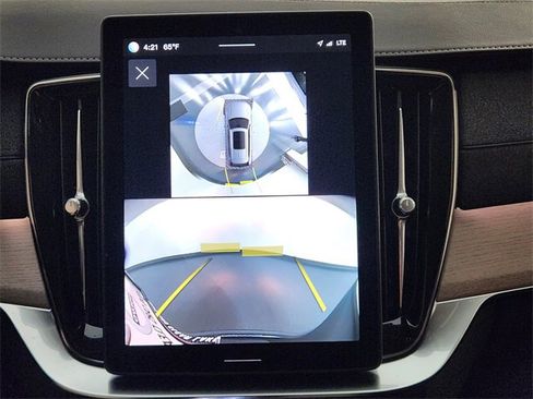 Used 2025 Volvo XC90 B5 Plus image 18