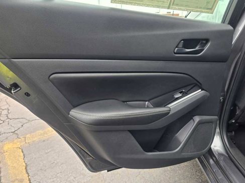 Used 2023 Nissan Altima 2.5 SV image 3