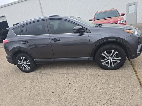Used 2018 Toyota RAV4 LE image 3