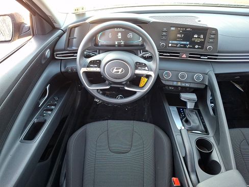 Used 2026 Hyundai Elantra SE FWD image 11