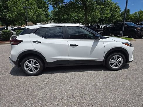 Certified 2025 Nissan Kicks Play S FWD image 9