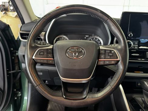 Used 2024 Toyota Highlander XLE AWD/4WD image 15
