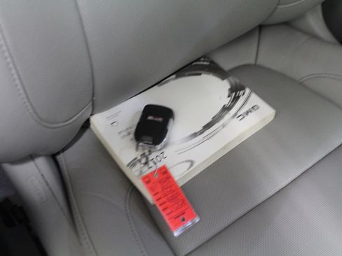 Used 2017 GMC Acadia SLT image 28