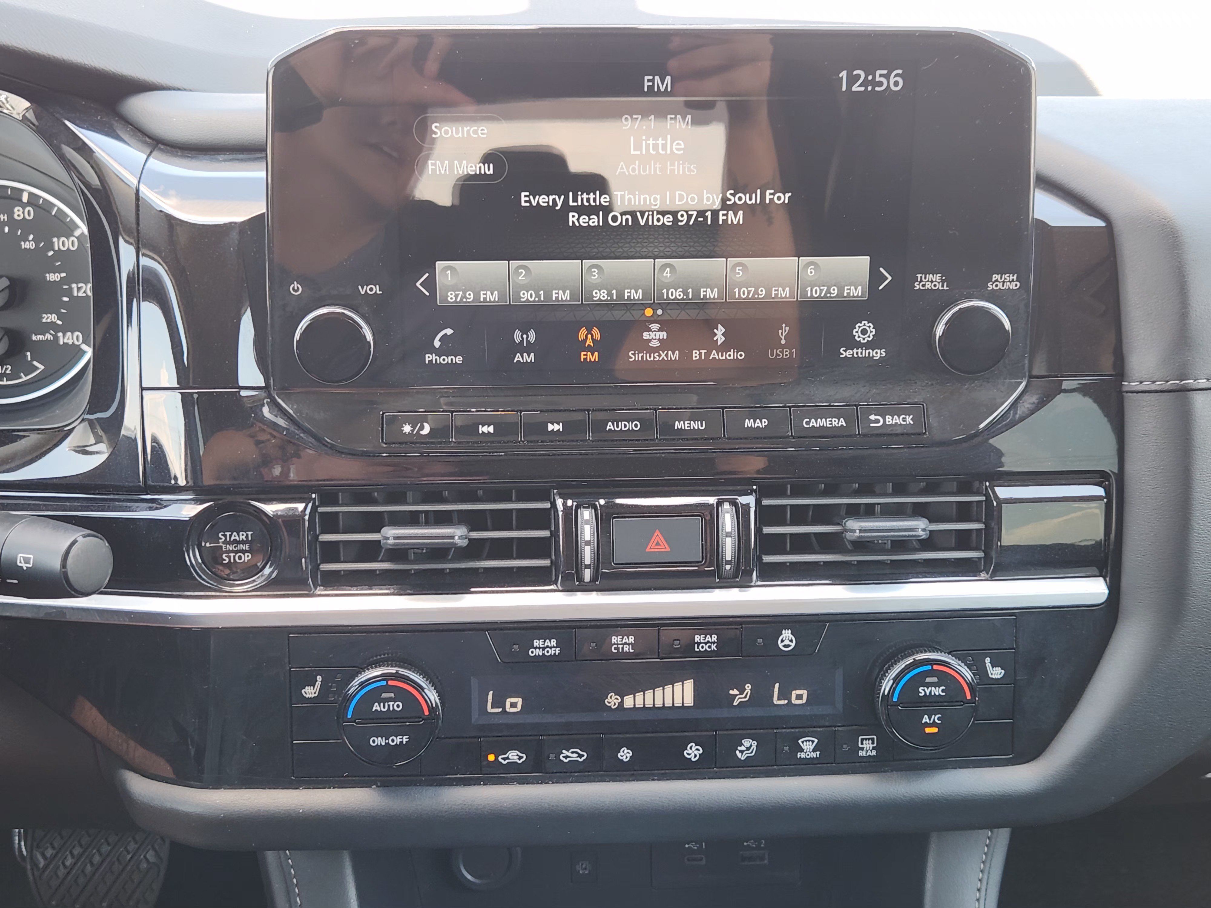 Used 2025 Nissan Pathfinder SL FWD image 17