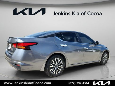 Used 2023 Nissan Altima 2.5 SV FWD image 4