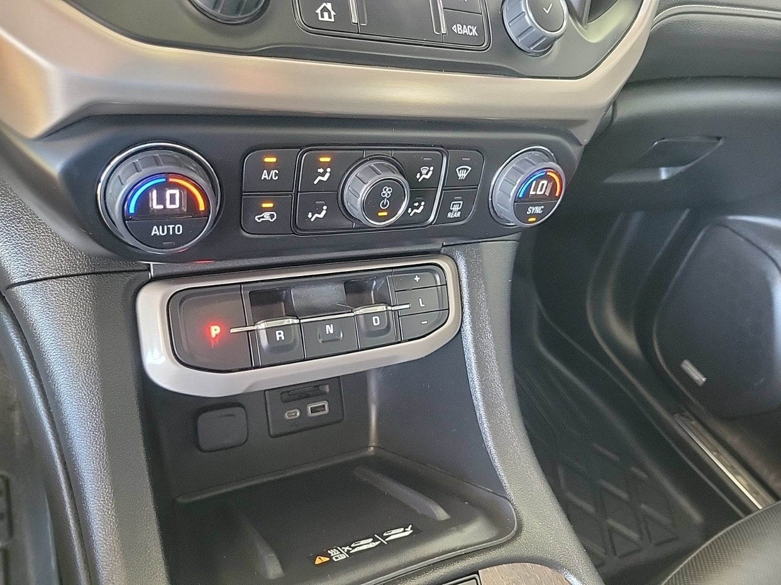Certified 2023 GMC Acadia Denali w/ Denali Ultimate Package FWD image 24