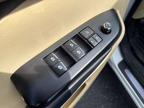 Used 2018 Toyota Highlander Limited image 25