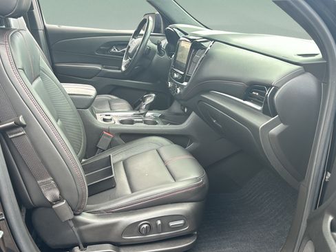 Used 2022 Chevrolet Traverse RS w/ LPO, Floor Liner Package FWD image 19