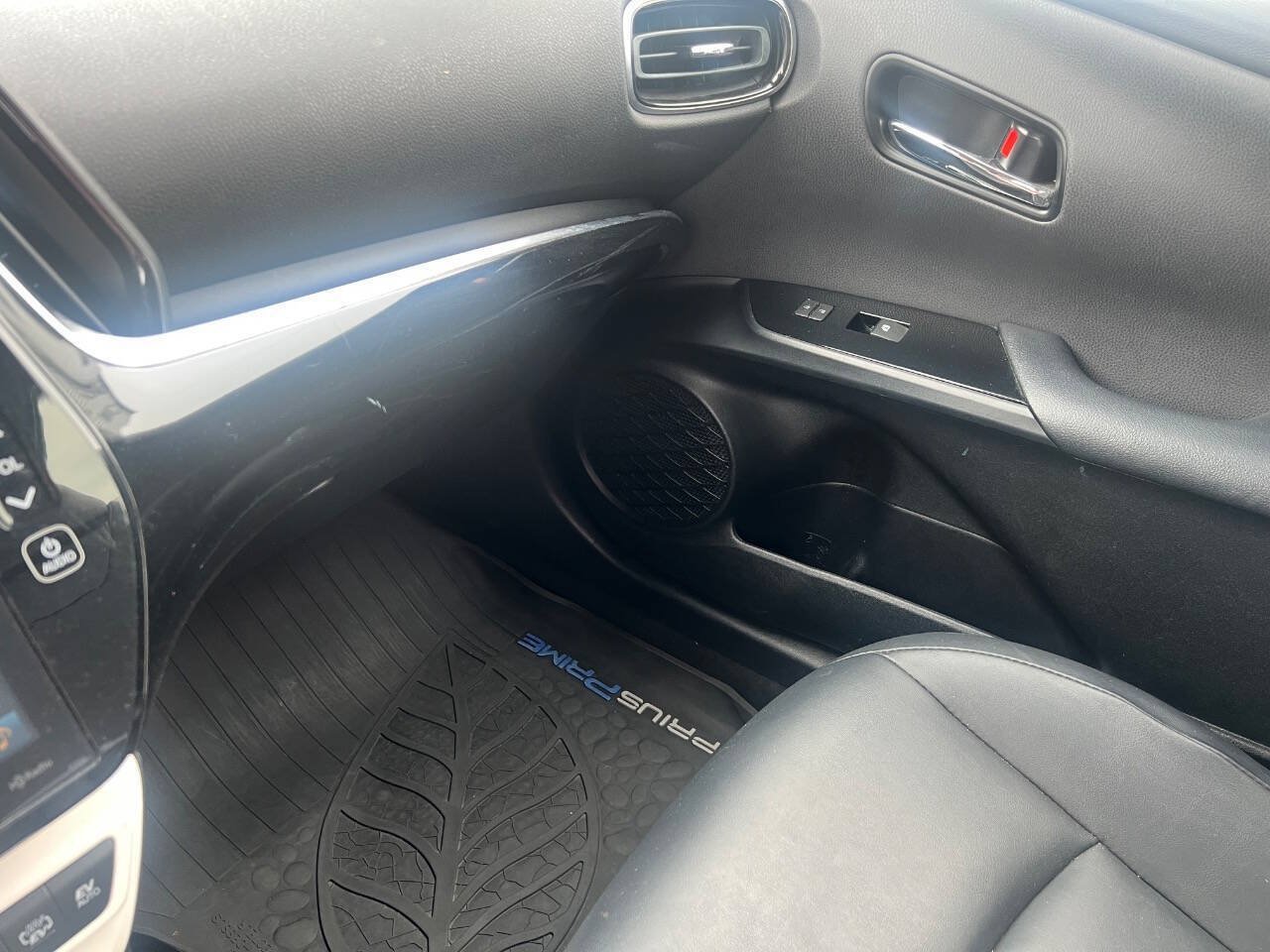 Used 2017 Toyota Prius Prime Premium FWD image 16
