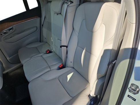 Used 2022 Volvo XC90 T8 Inscription Expression w/ Climate Package image 13