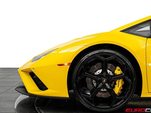 Used 2021 Lamborghini Huracan EVO RWD image 14
