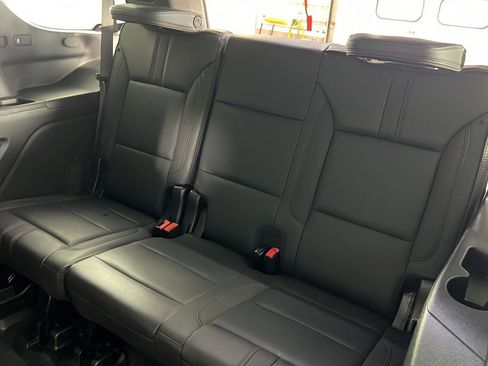 Used 2022 Chevrolet Tahoe RST w/ Luxury Package AWD/4WD image 5
