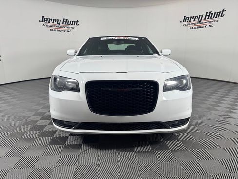 Used 2023 Chrysler 300 S RWD image 5