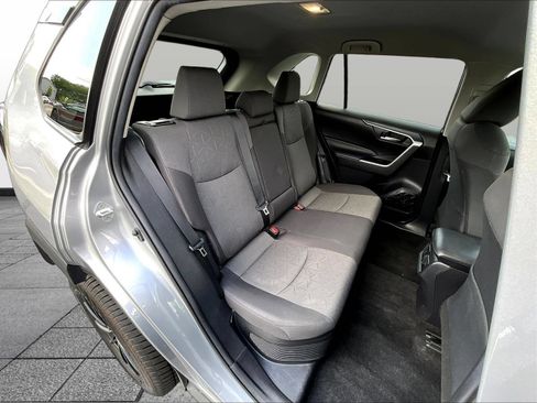 Used 2020 Toyota RAV4 XLE AWD/4WD image 28