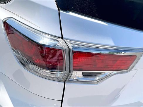 Used 2015 Toyota Highlander Limited Platinum image 30