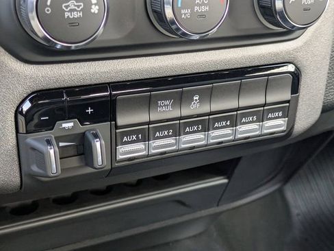 Used 2024 RAM 2500 Tradesman w/ Chrome Appearance Group image 23