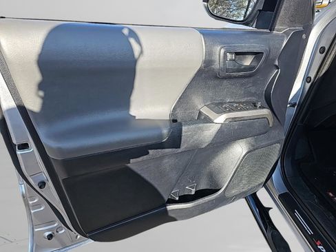 Used 2019 Toyota Tacoma SR5 image 29