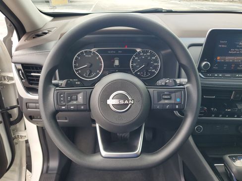 Certified 2022 Nissan Rogue SV image 16