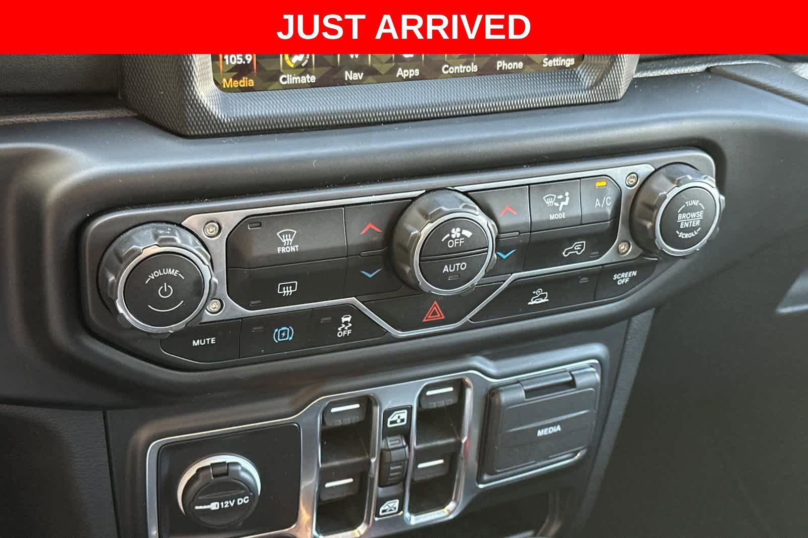 Used 2023 Jeep Wrangler Unlimited Sahara AWD/4WD image 22