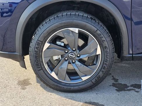 Used 2024 Nissan Rogue SV image 13