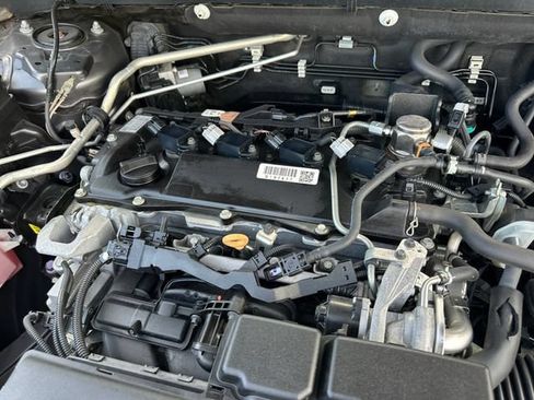 Used 2019 Toyota RAV4 LE FWD image 25